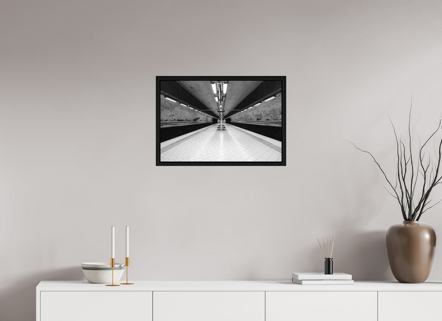 60 x 40 cm, Fine Art N&B en Caisse américaine Noire Photo d’art – Station Silencieuse
